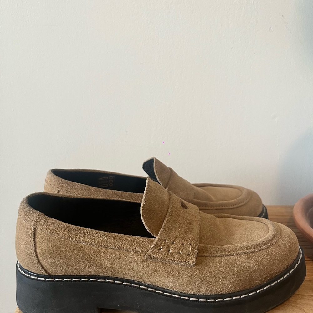 LAST women’s  Tan Suede Loafers
